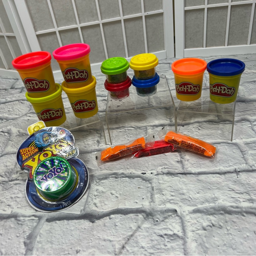 LIKE NEW Play-Doh Modeling Compound Multi-Color Lot + Bonus YoYo Toy